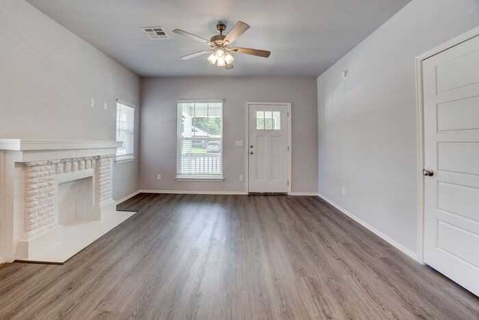 2435 E 7th St - Photo 6 of 20