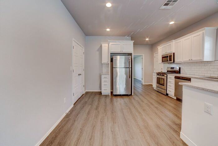 2435 E 7th St - Photo 7 of 20