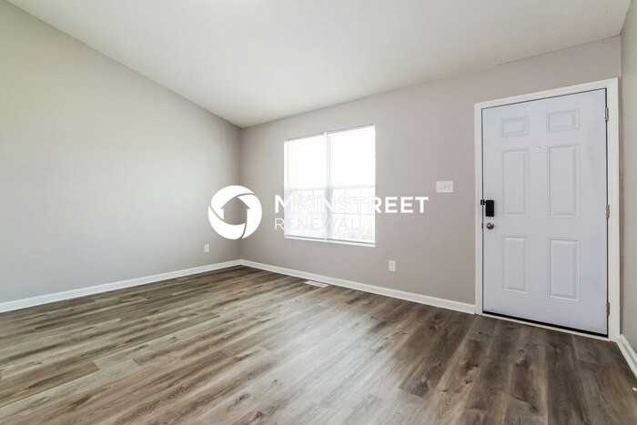 121 Jethro Cir - Photo 2 of 15