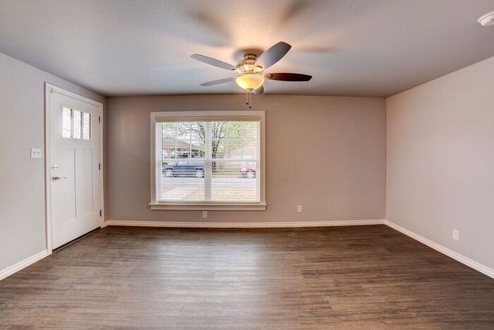 2431 E 10th St #01 - Photo 7 of 14