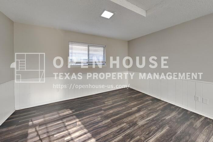 1601 Barclay Dr - Photo 6 of 21