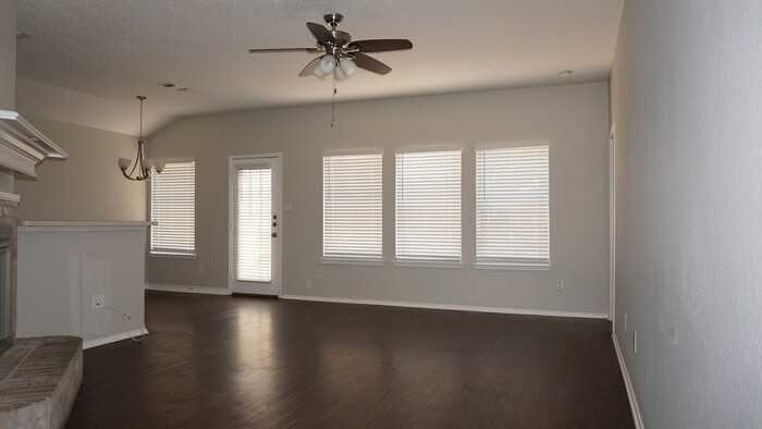 2425 Kelton St - Photo 2 of 13