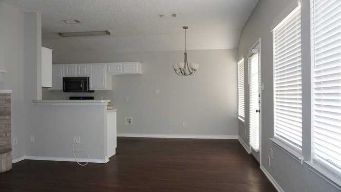 2425 Kelton St - Photo 4 of 13