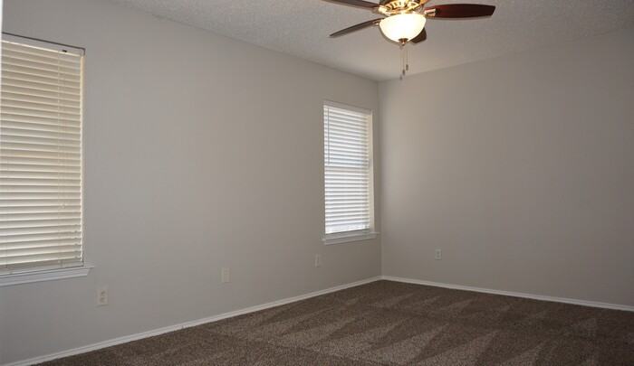 2425 Kelton St - Photo 6 of 13