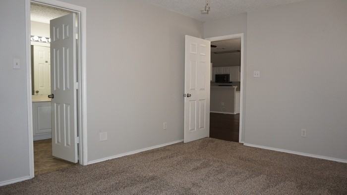 2425 Kelton St - Photo 7 of 13