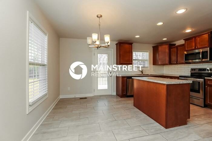 460 Heatherwood Dr - Photo 3 of 17