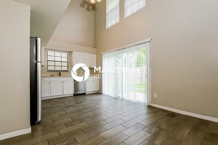 604 Breezeway Ct - Photo 3 of 16
