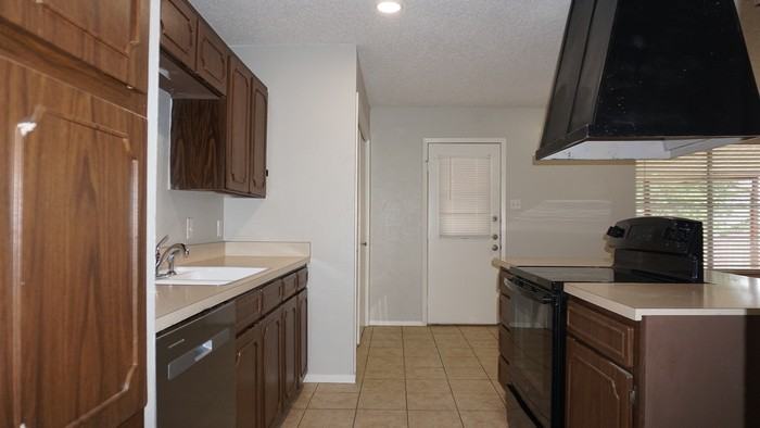 9904 Runnymeade Pl - Photo 5 of 13