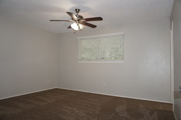 9904 Runnymeade Pl - Photo 6 of 13