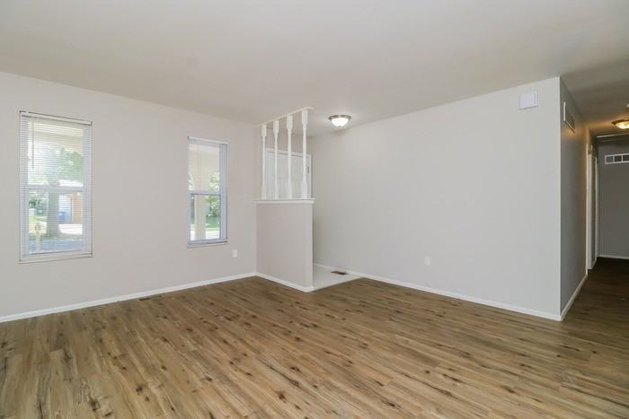12041 Rosevalley Ln - Photo 4 of 13