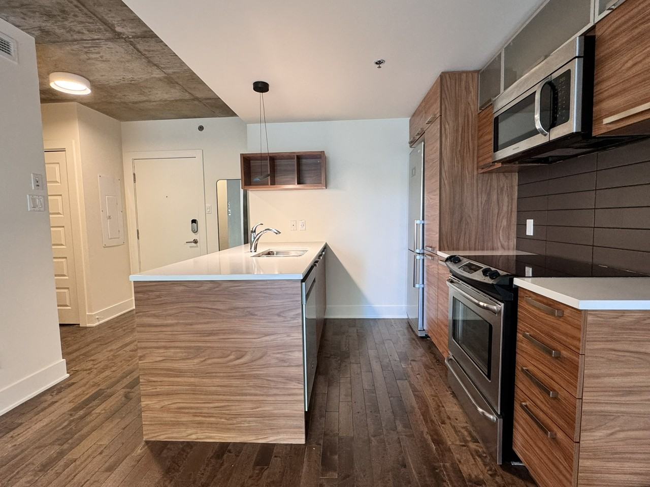 225 Rue de la Montagne - Photo 2 of 16