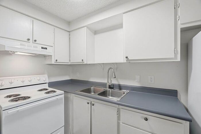 18 W 2nd St #319 - Photo 6 of 46