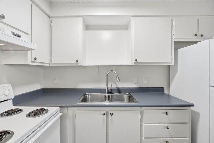18 W 2nd St #319 - Photo 7 of 46