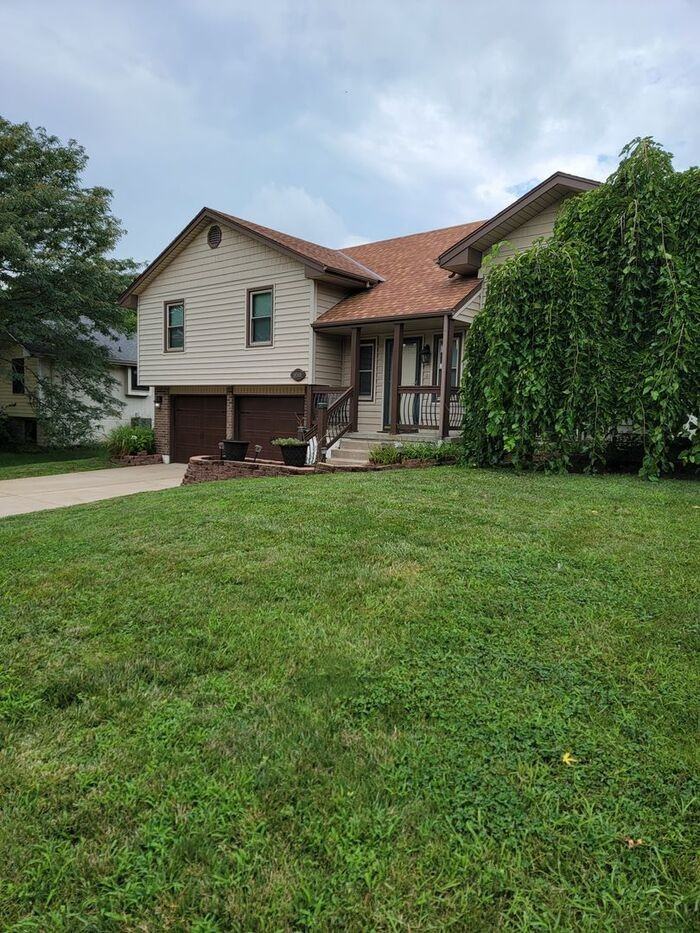 18500 E Arrowhead Ln - Photo 2 of 19