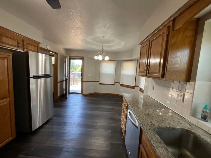 18500 E Arrowhead Ln - Photo 7 of 19