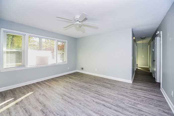21 Newport Dr - Photo 2 of 10