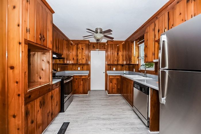 21 Newport Dr - Photo 4 of 10