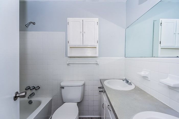 21 Newport Dr - Photo 6 of 10