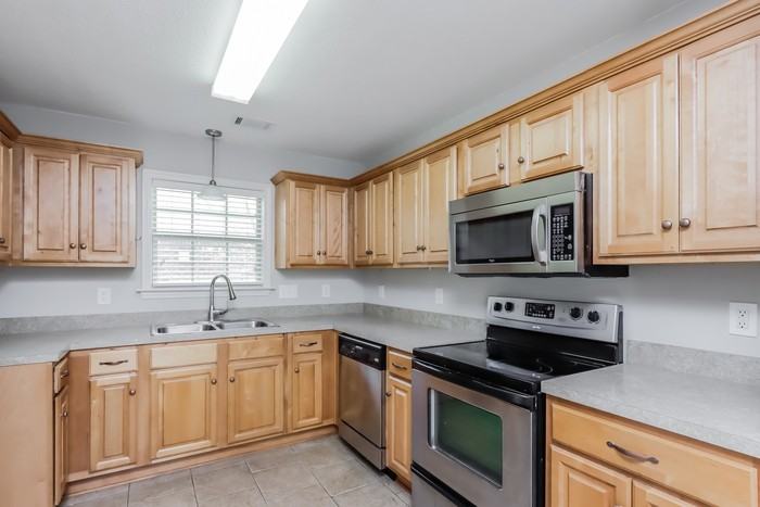 8749 Lindsey Ln - Photo 4 of 10