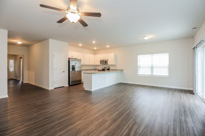 9128 Sunrise Creek Dr - Photo 4 of 15