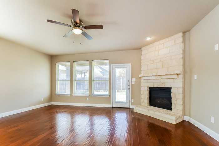 604 Kinghaven Dr - Photo 3 of 20