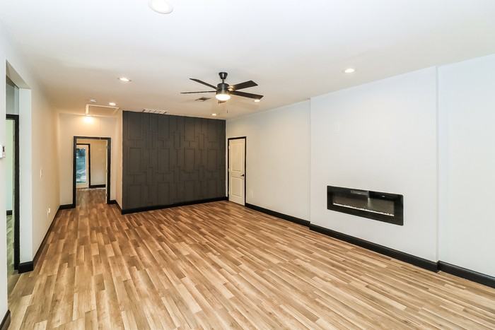 1433 Willow Dr - Photo 4 of 15