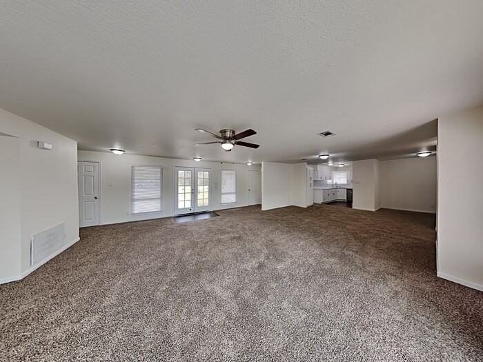 2405 Avenue G - Photo 4 of 20
