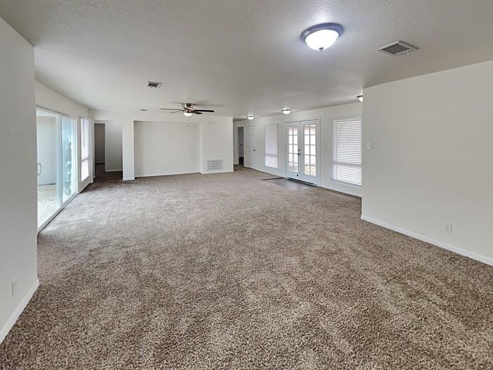 2405 Avenue G - Photo 6 of 20