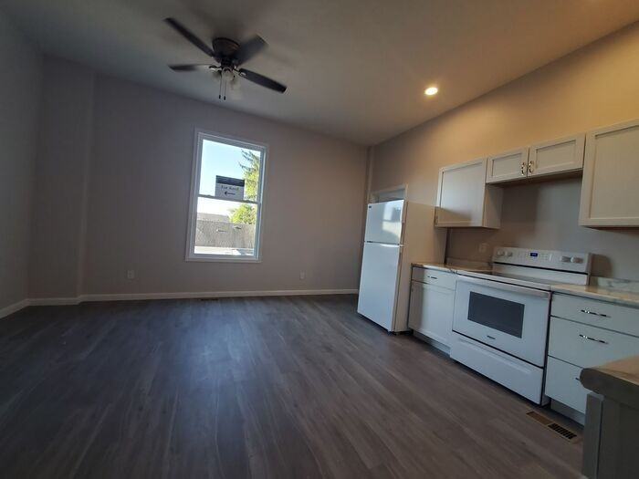 458 N 9th St #3 - Photo 4 of 7