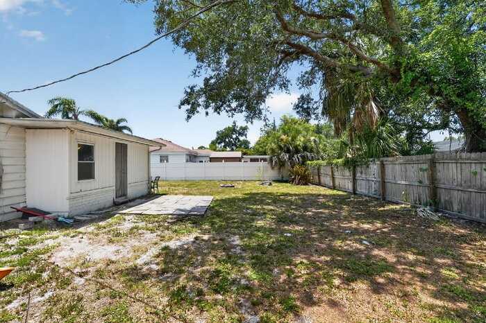 2617 Nassau St - Photo 7 of 35