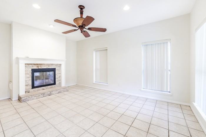 326 Dunford Ct - Photo 2 of 15