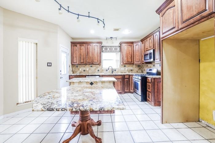 326 Dunford Ct - Photo 4 of 15