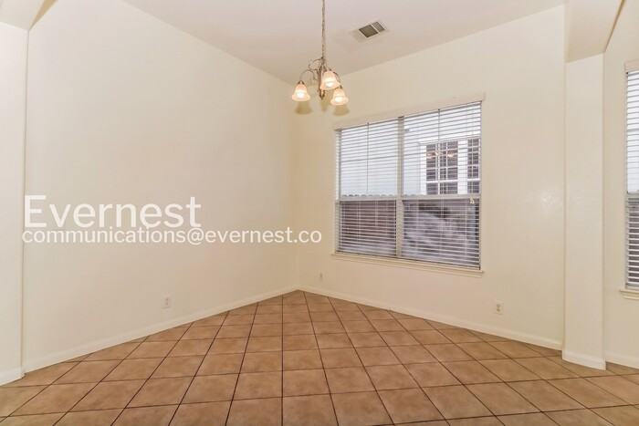 709 W 35th St - Photo 4 of 32