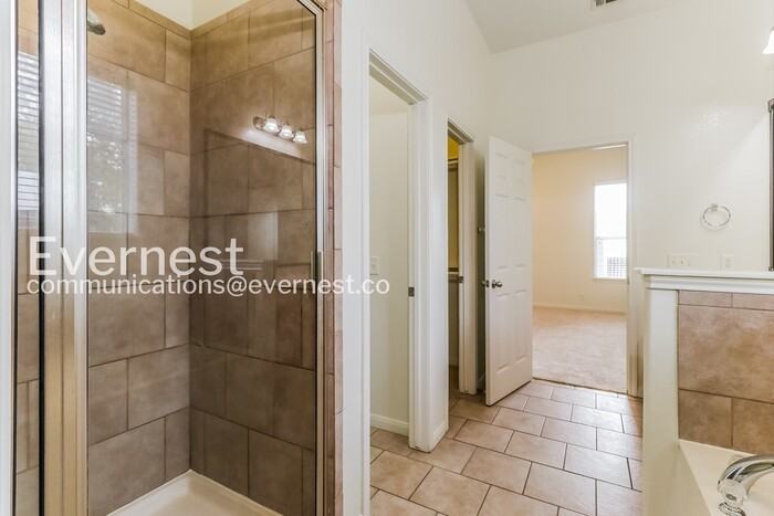 709 W 35th St - Photo 5 of 32