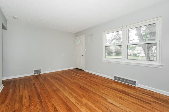 790 E 258th St - Photo 3 of 15