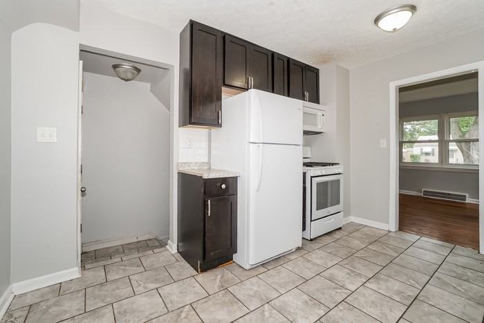 790 E 258th St - Photo 5 of 15