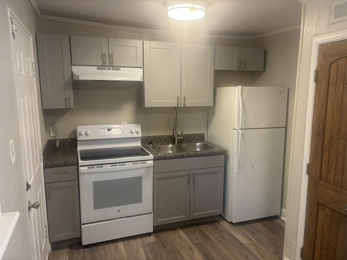2407 Julia Ave #4 - Photo 4 of 8
