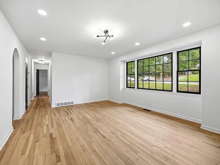 608 Dennis Ave - Photo 6 of 33