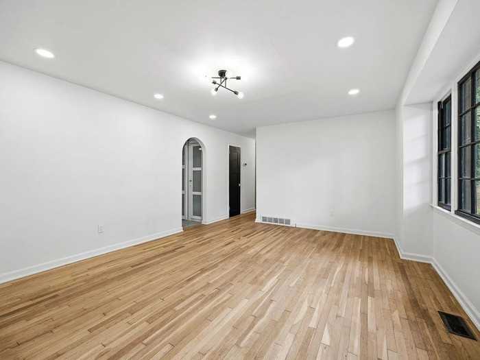 608 Dennis Ave - Photo 7 of 33