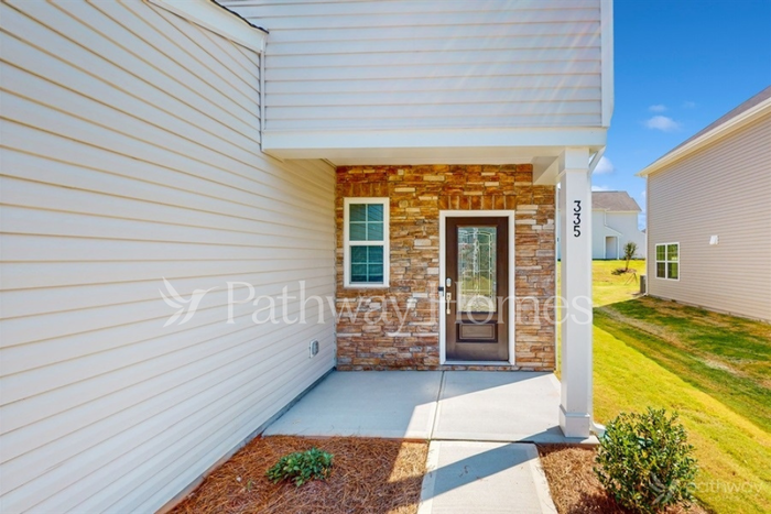 335 Kennerly Center Dr - Photo 2 of 17
