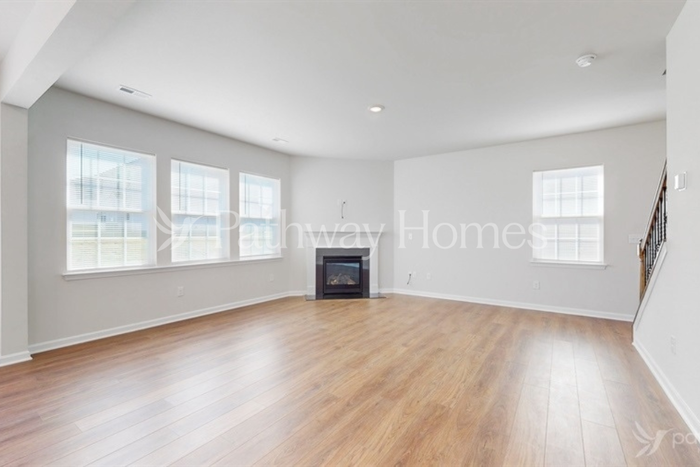 335 Kennerly Center Dr - Photo 3 of 17