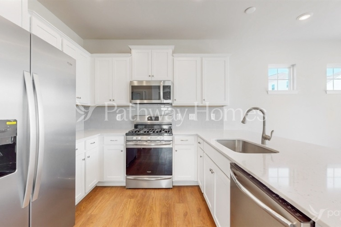 335 Kennerly Center Dr - Photo 6 of 17