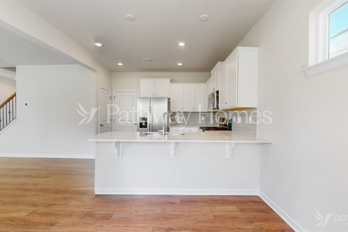 335 Kennerly Center Dr - Photo 7 of 17