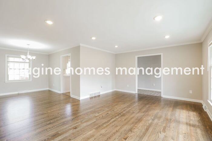 9612 W 93rd St - Photo 7 of 19