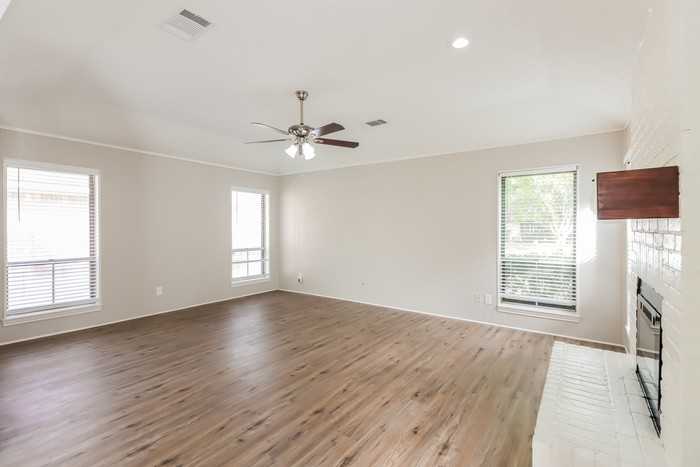 1918 Briarturn Dr - Photo 4 of 21