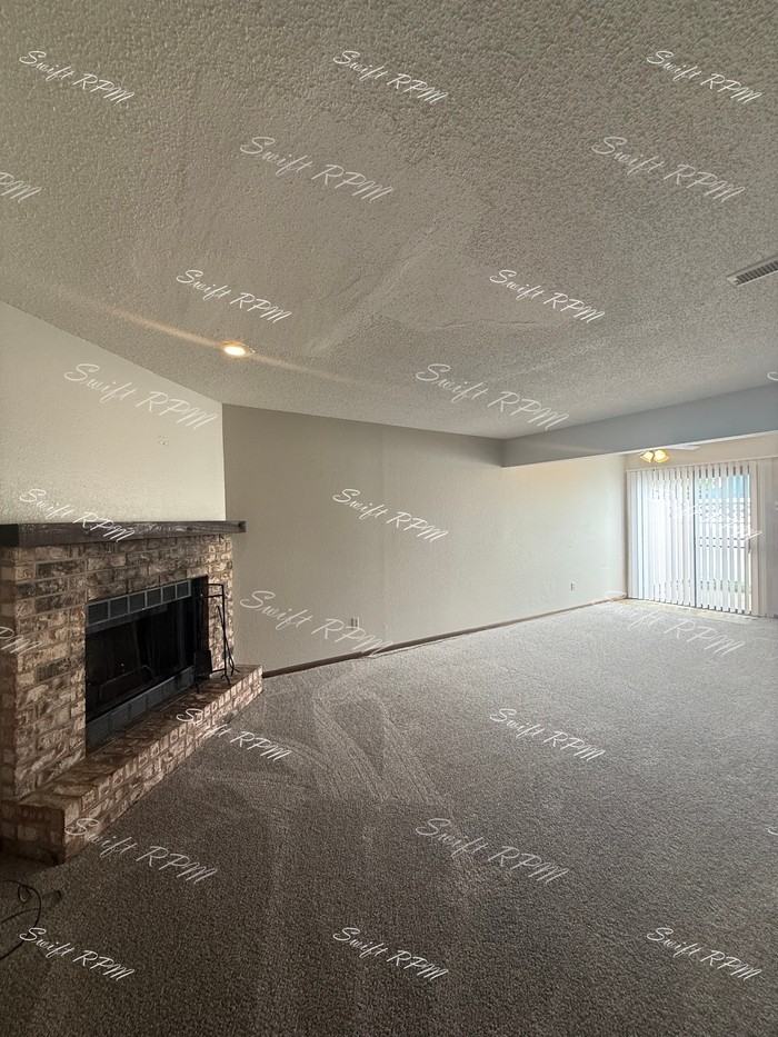 529 Ne Churchill St #2-1 - Photo 2 of 13