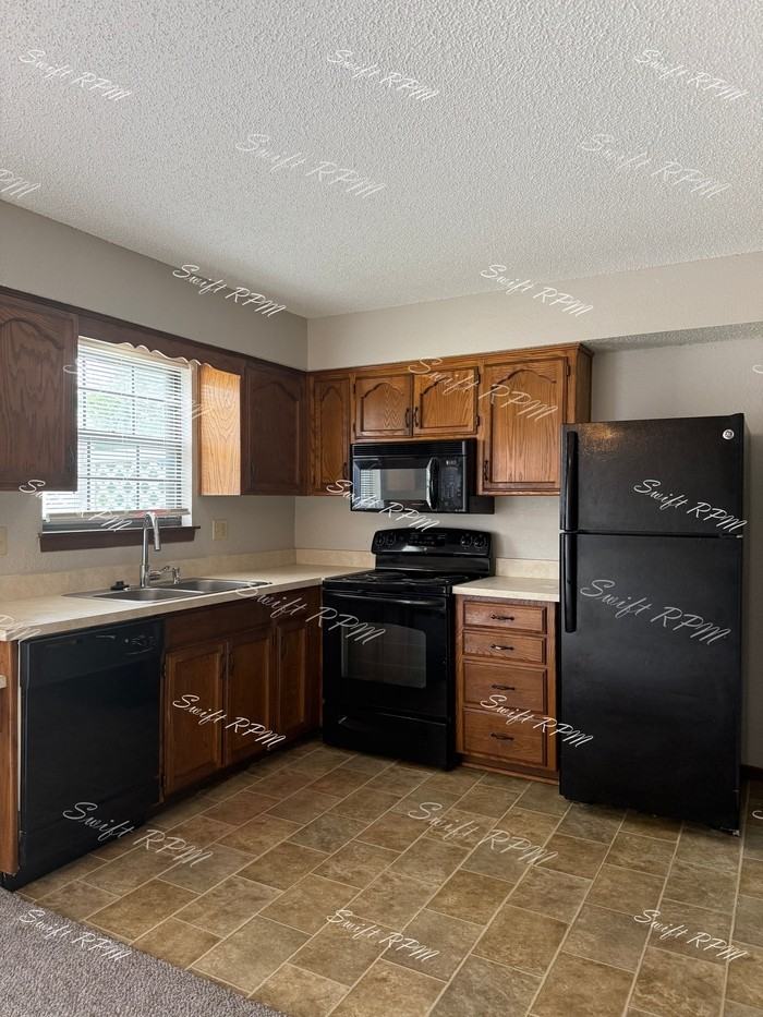 529 Ne Churchill St #2-1 - Photo 4 of 13