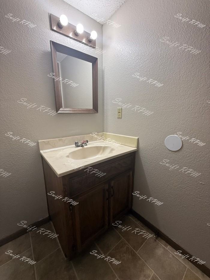 529 Ne Churchill St #2-1 - Photo 5 of 13