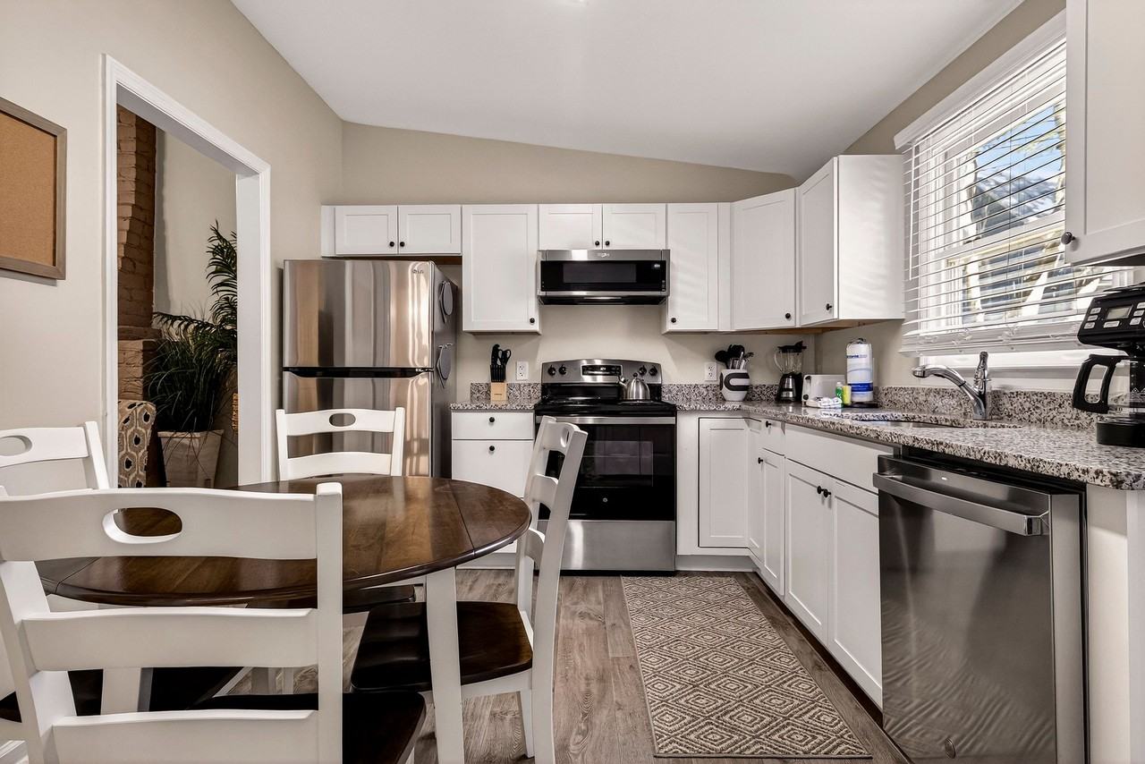 1406 Barnard St #NA - Photo 5 of 22