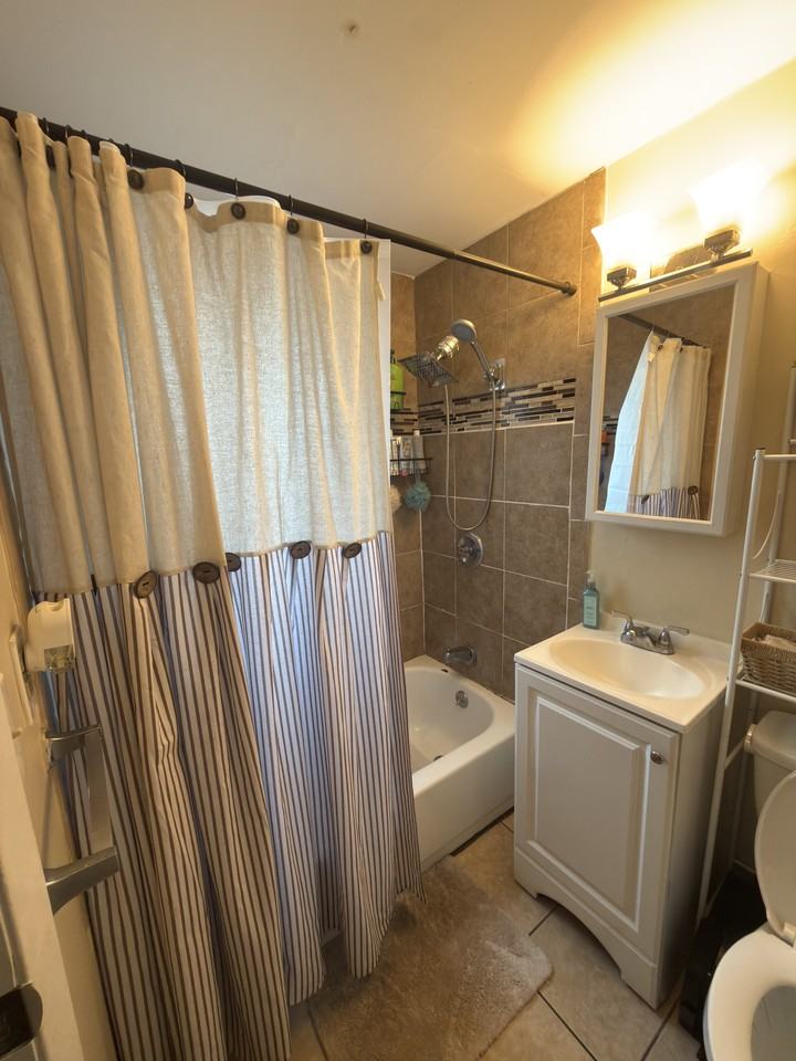 280 W Grand Ave #2 - Photo 6 of 11
